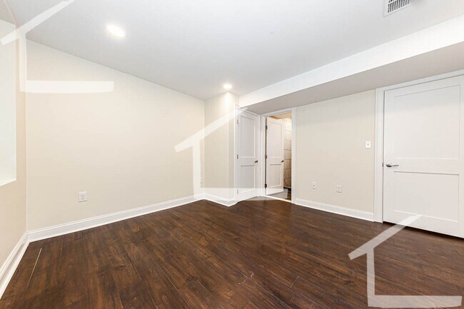 Building Photo - 20 Albion St