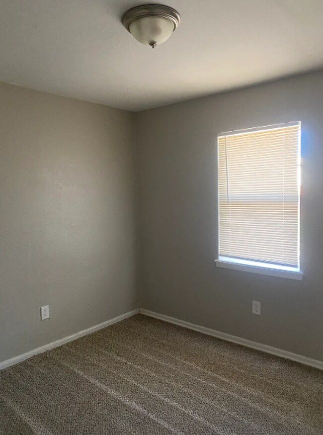 Building Photo - Charming 3-Bed, 2-Bath OKC Home with Fence...