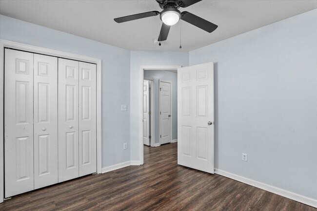 Building Photo - 570 Lory Ln
