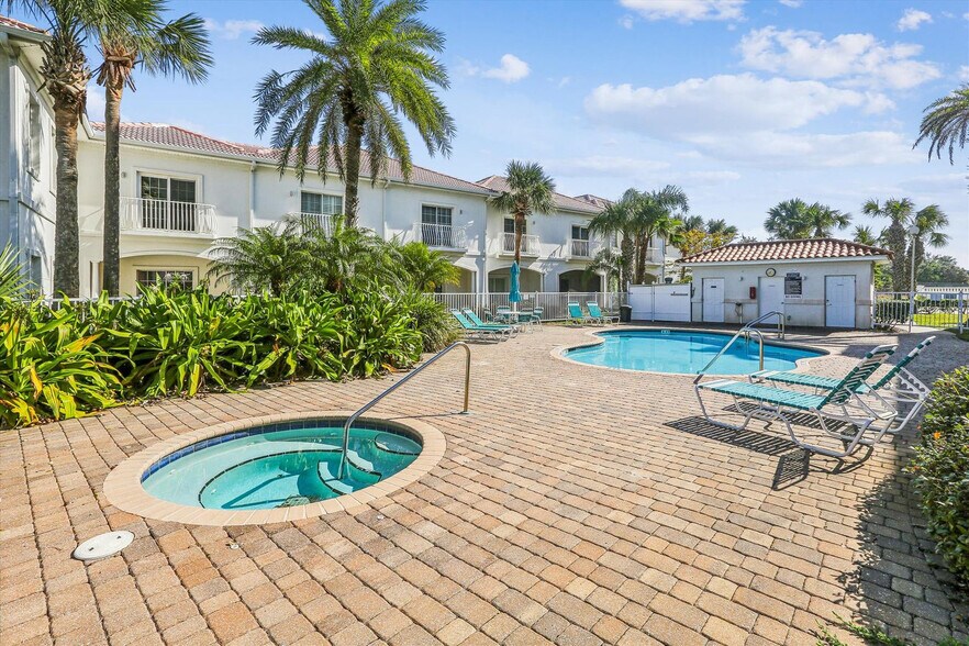 Building Photo - 361 Royal Caribbean Ct