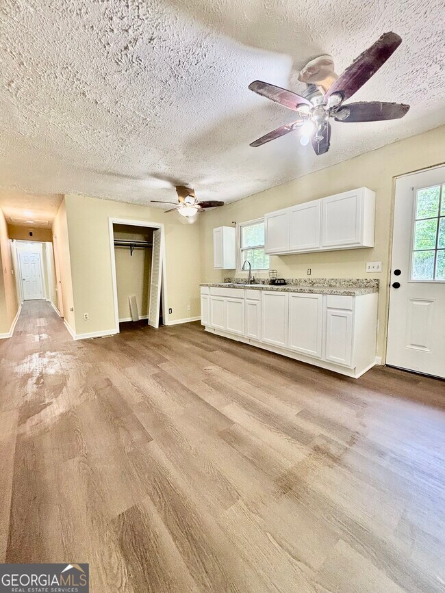 Building Photo - 481 Vega Rd