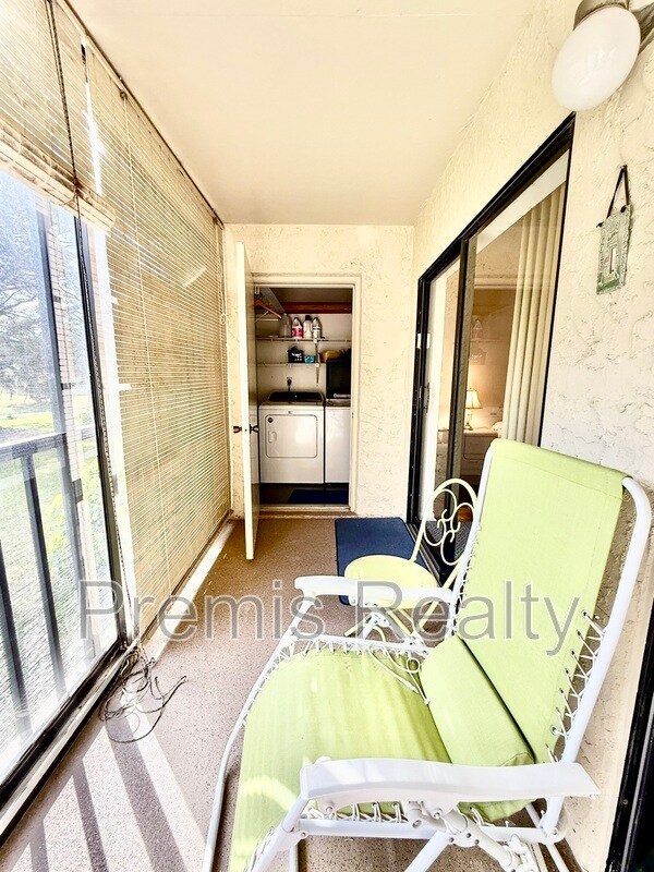 Building Photo - 2900 Cove Cay Dr