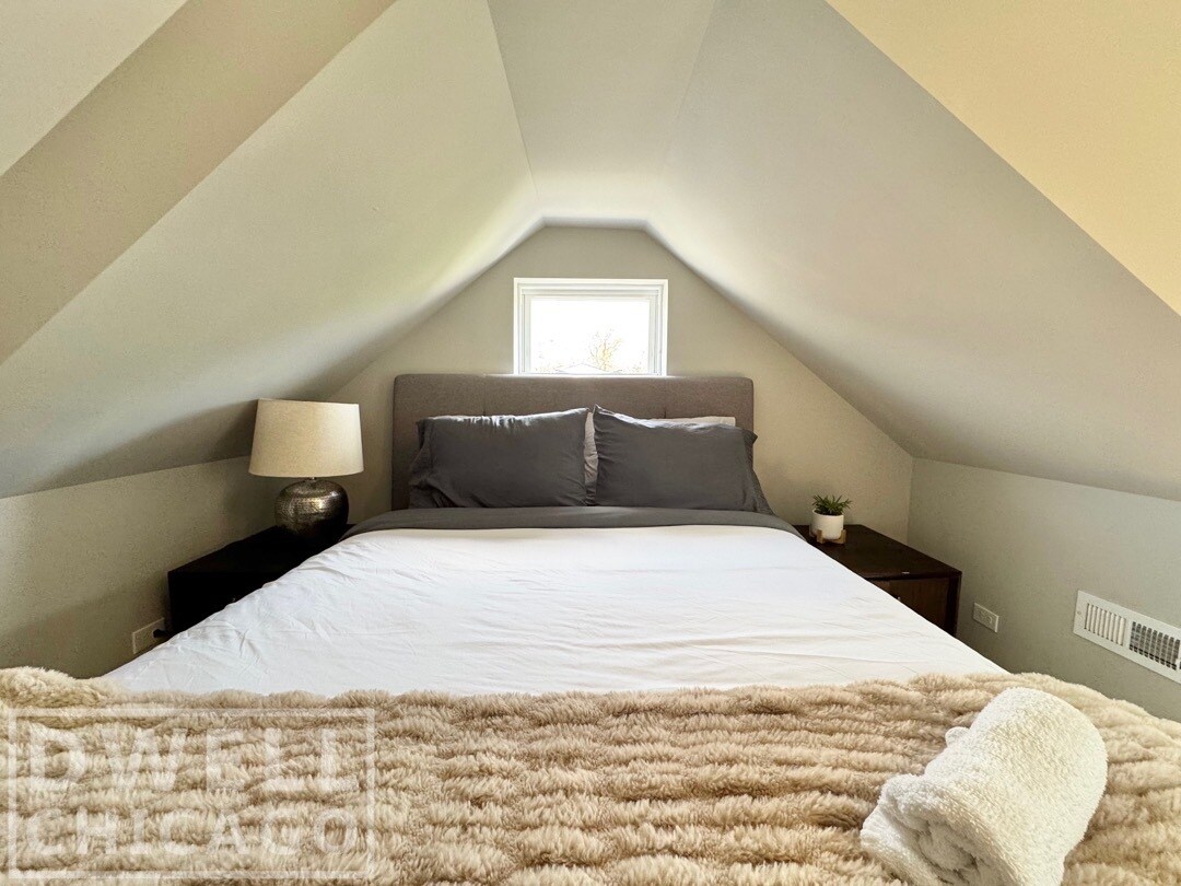 Building Photo - 2550 W Thomas St