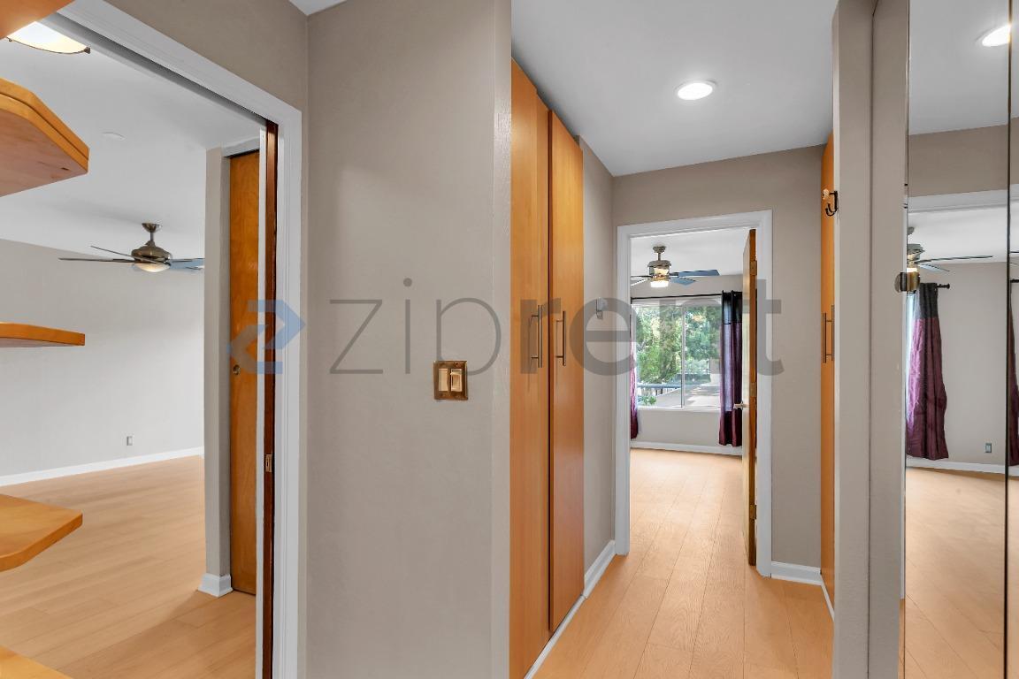 Building Photo - 955 Shorepoint Ct