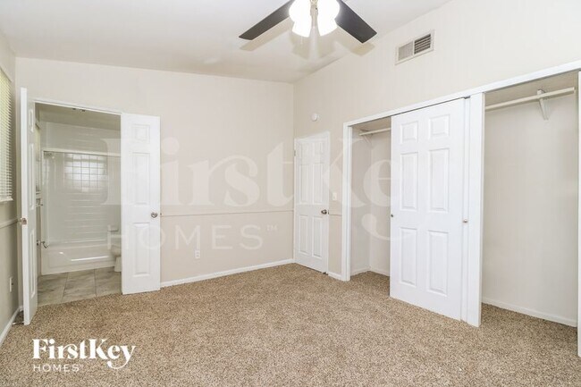 Building Photo - 445 Ridge Dr
