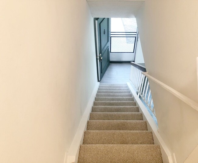 Building Photo - Amazing 2 bedroom townhome in the Woodbridge Community!