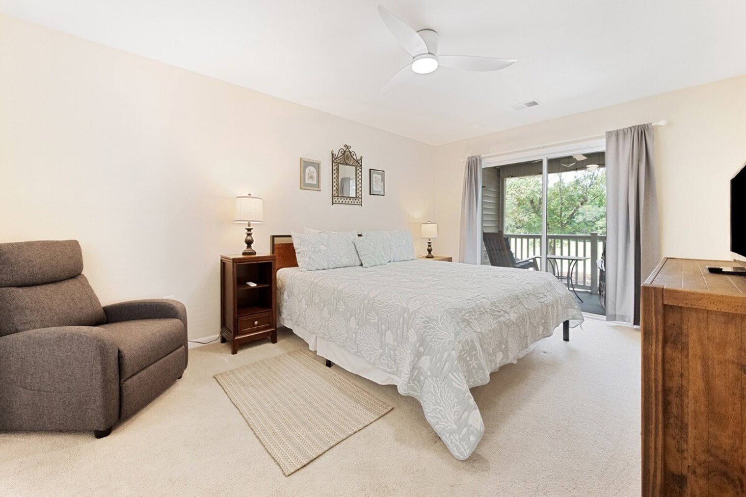 Building Photo - 719 Blue Stem Dr