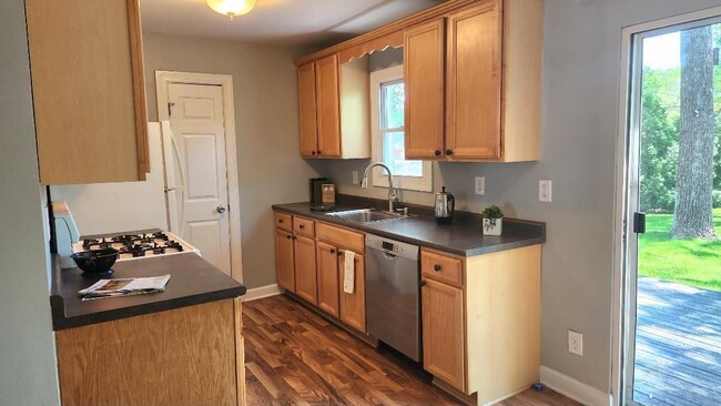 Building Photo - 608 Sheridan Dr