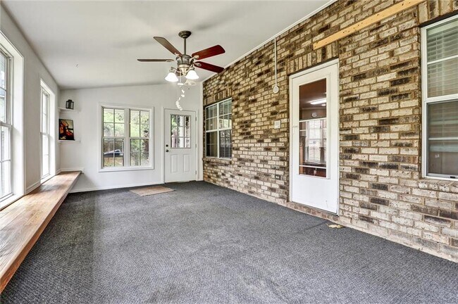 Building Photo - 159 Molly Way