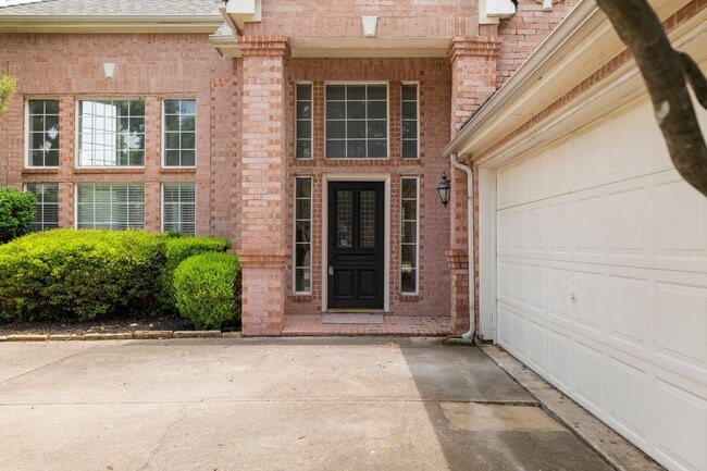 Building Photo - 5910 Spring Hill Dr