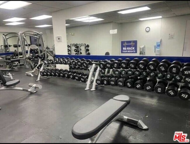 Building Photo - 4337 Marina City Dr