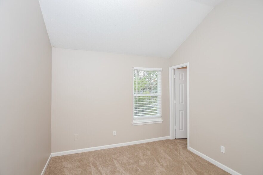 Building Photo - 2962 Knoll View Pl