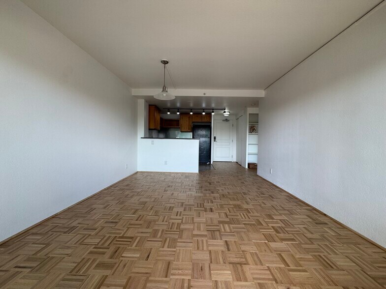 Building Photo - 417 E Kiowa