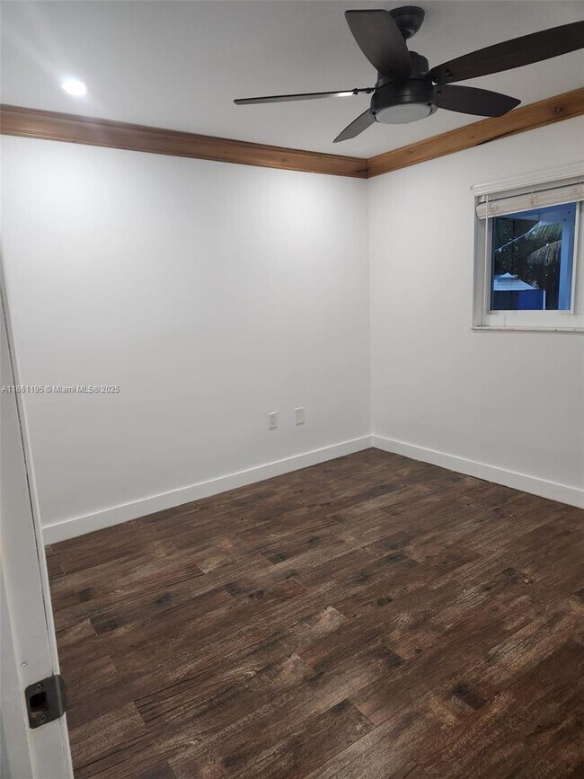 Building Photo - 290 NW 92nd Ave