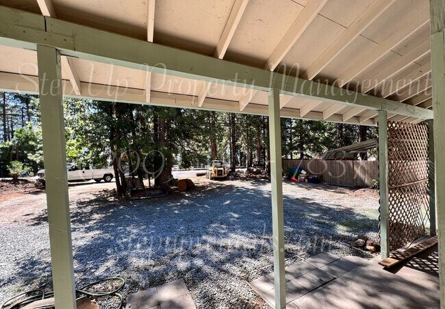 Building Photo - 2 Bedroom 1 Bath Duplex In Sierra Village ...