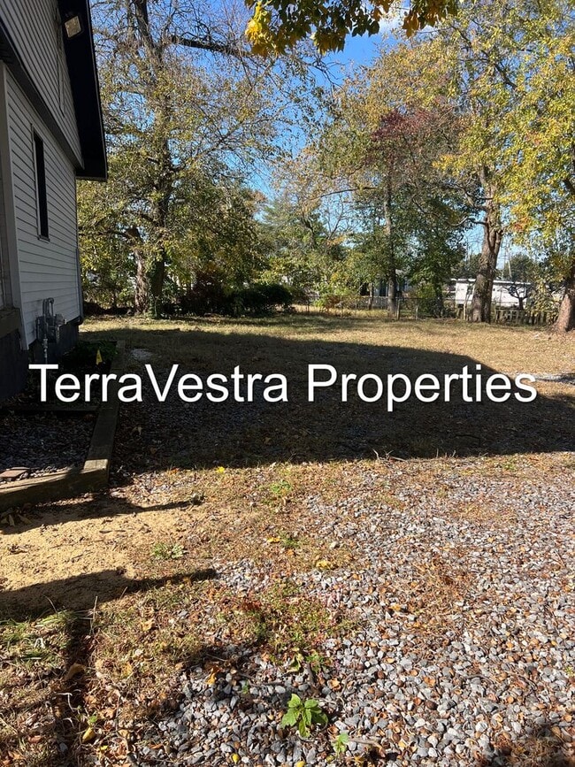 Building Photo - Large 5 Bed in Mantua with bonus room! Eli...