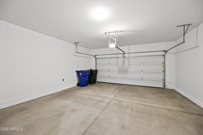 Building Photo - 17017 W Molly Ln