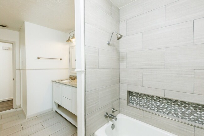 Building Photo - Newly remodeled 3/2/2 in north Lubbock!  M...