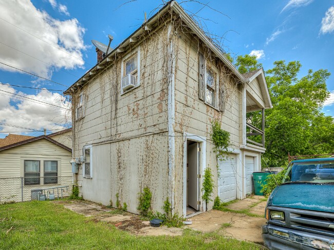 Building Photo - Super cute studio in crestwood