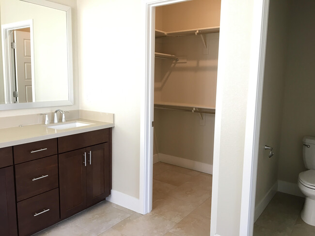 Master Bath (facing closet) - 4573 Acacia Ridge St