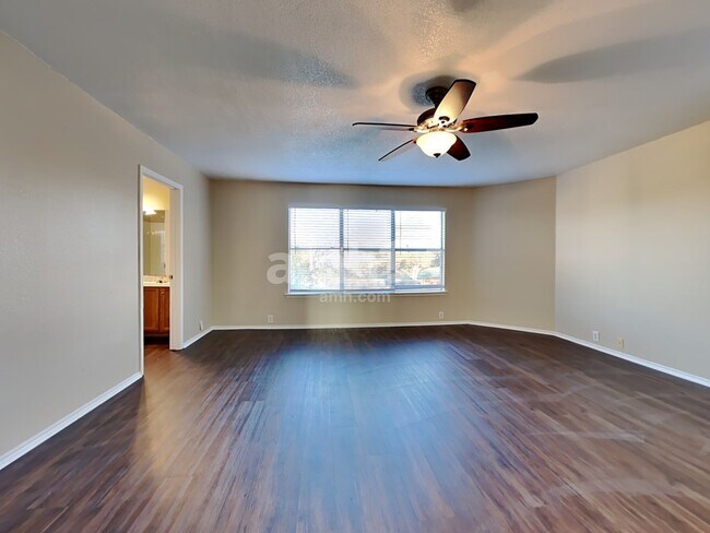 Building Photo - 3104 Pinehurst Court