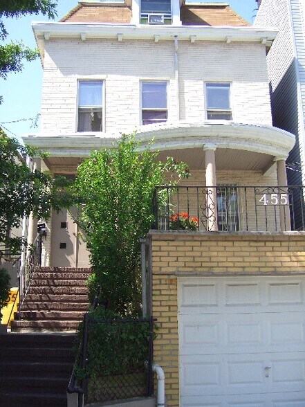 Building Photo - 455 Wayne St