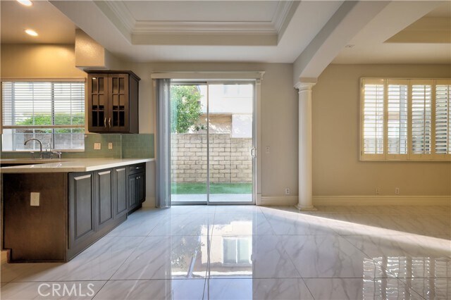 Building Photo - 529 S 5th Ave