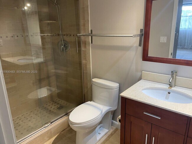 Building Photo - 210 174th St