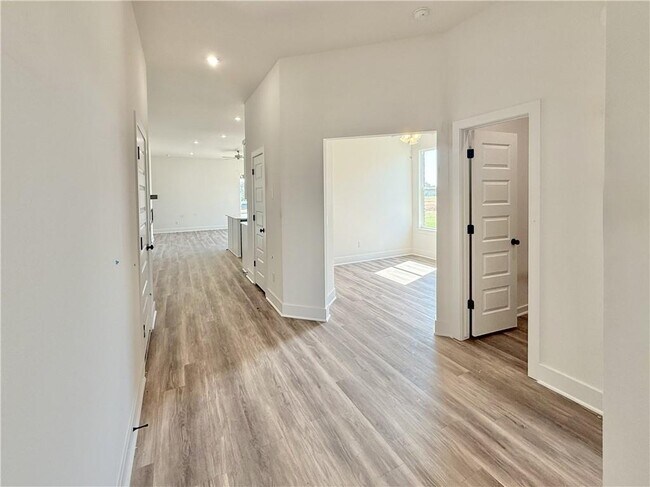 Building Photo - 429 Gosling Is