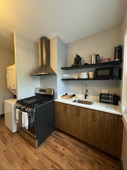 Unit 2 - 74 Baldwin Ave