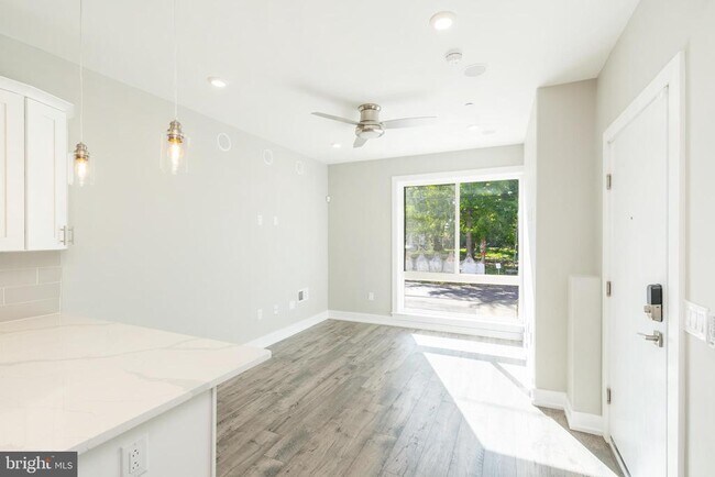 Building Photo - 2339 N 10th St