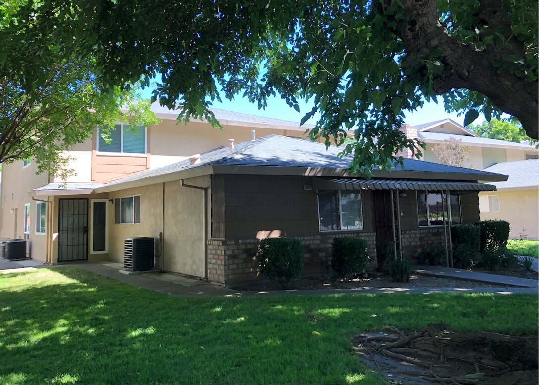 Building Photo - 2032 Benita Dr
