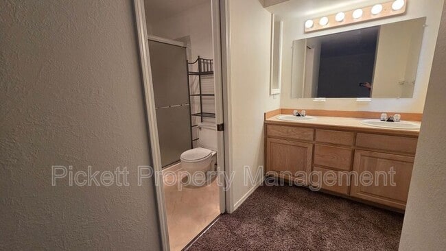 Building Photo - 565 NW Carolyn Ln