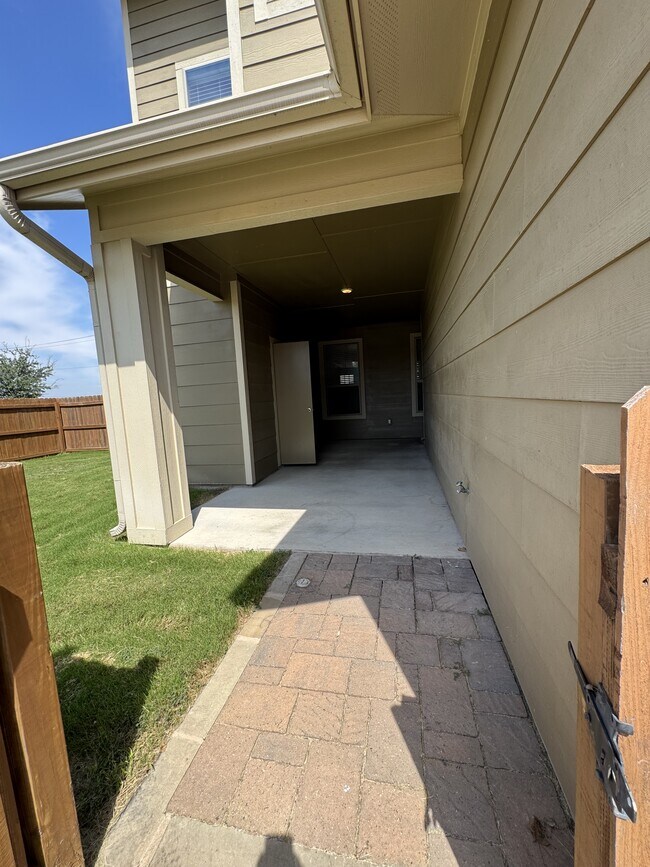 Building Photo - 7615 Stonehollow