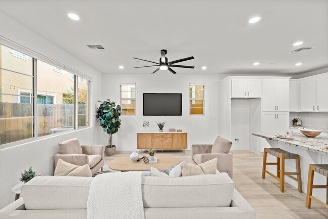 Building Photo - 10523 Tenor Way