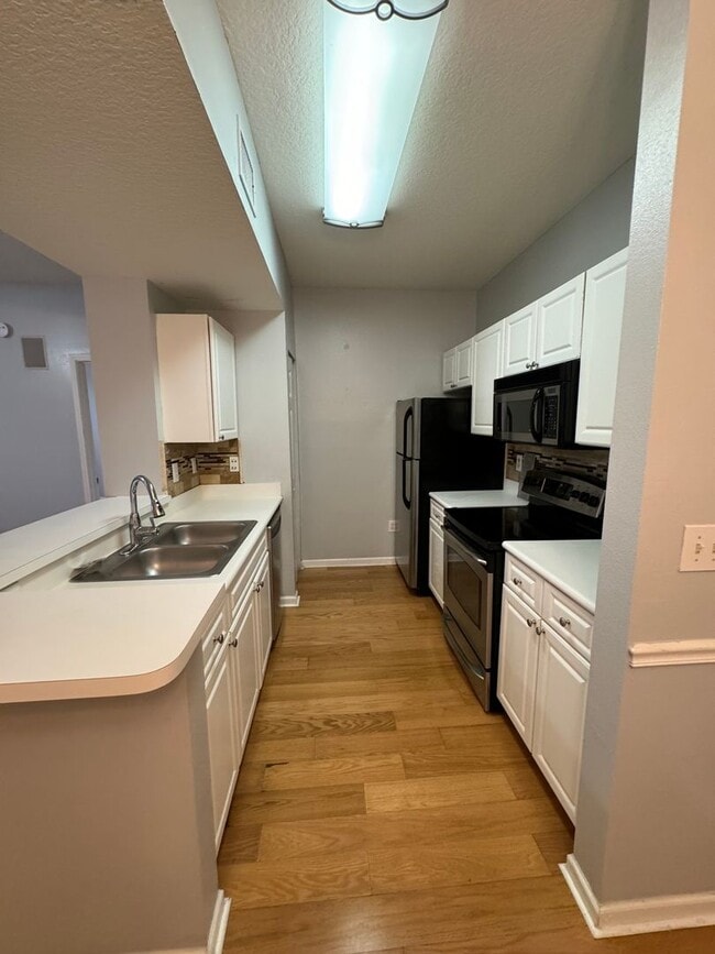 Building Photo - 2 BED 2 BATH CONDO CAPRI AT HUNTERS CREEK