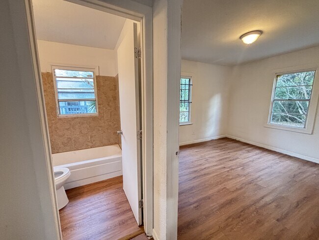 Building Photo - 1764 E 26th St