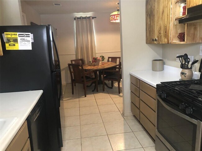 Building Photo - 338 Tennyson St