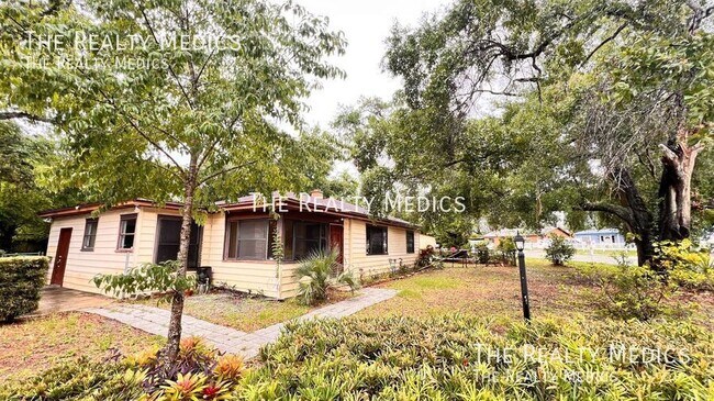 Building Photo - 1100 Santa Anita St