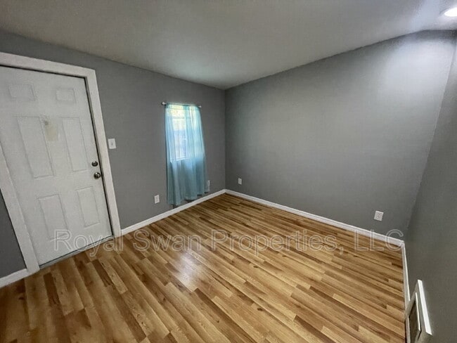 Building Photo - 924 Vistabula St