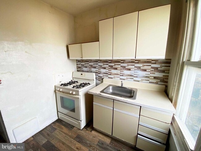 Building Photo - 3454 N Water St