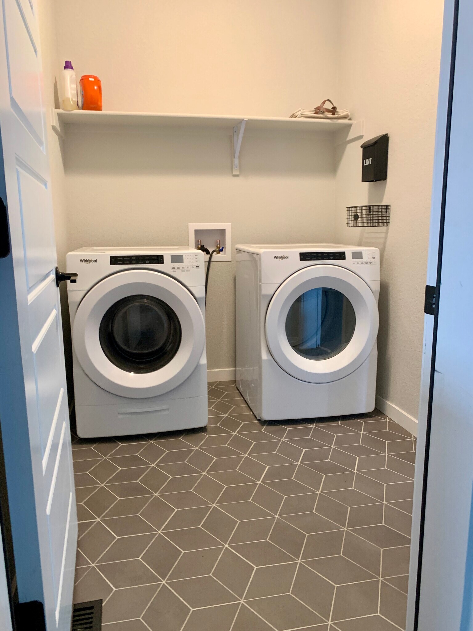 Building Photo - 6461 Vistancia Ave