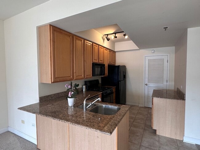 Building Photo - 400 W Ontario St