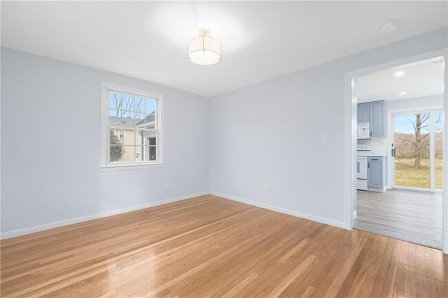 Building Photo - 4 Longmeadow Ave