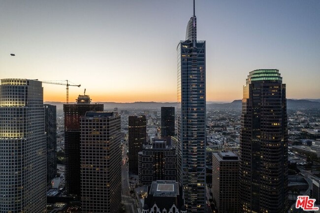 Building Photo - 655 S Hope St