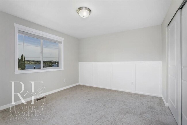 Building Photo - Bright View Home in the Heart of Silverdale on a Quiet Dead-End Road