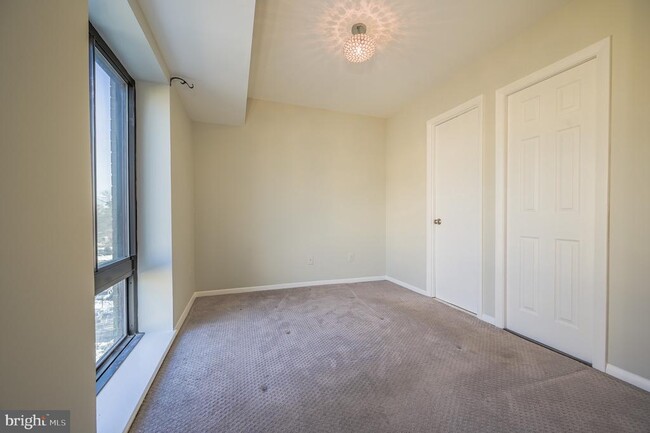 Building Photo - 6141 Leesburg Pike