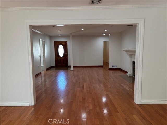 Building Photo - 11246 Lull St