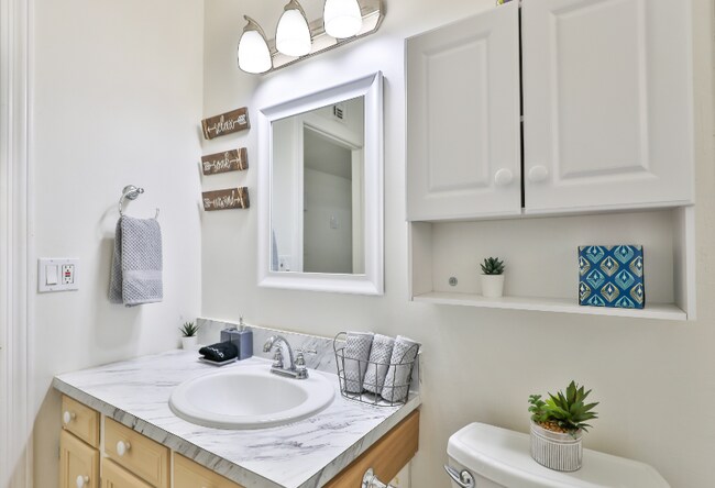 Building Photo - 531 W Del Campo Ave