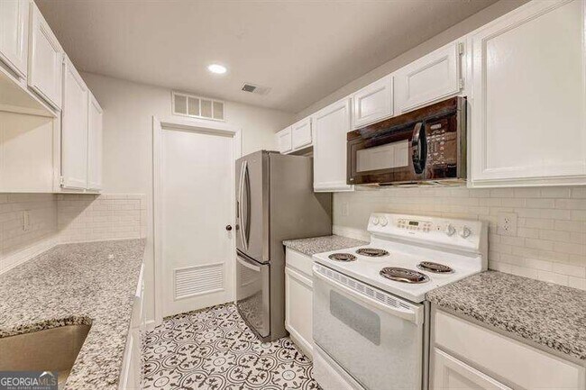 Building Photo - 529 Warm Springs Cir